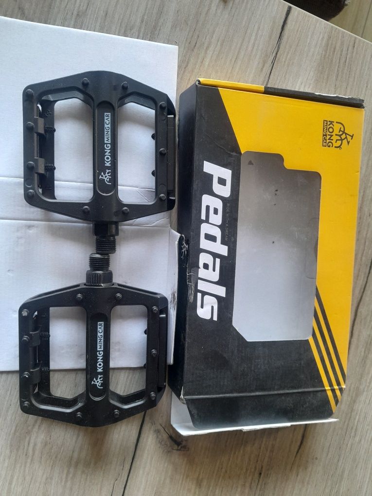 Pedały rowerowe kong ming car do mtb ko-1020 czarne aluminium odblaski