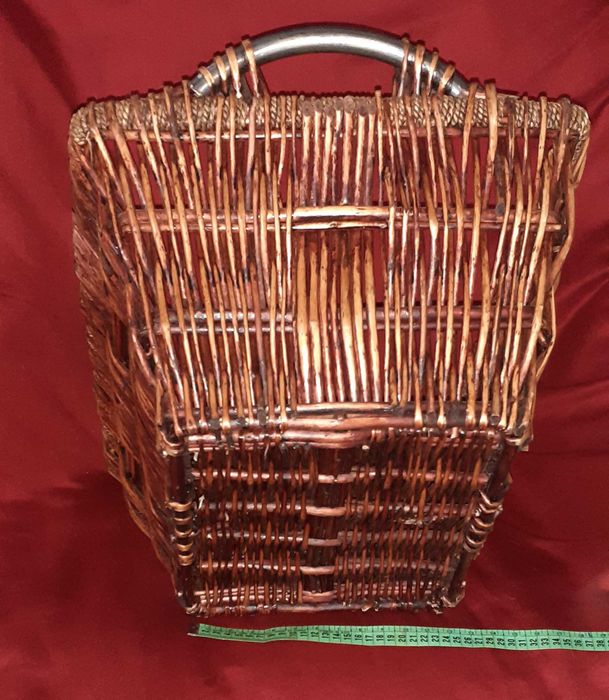 Cesto em Verga c/Pegas em Metal