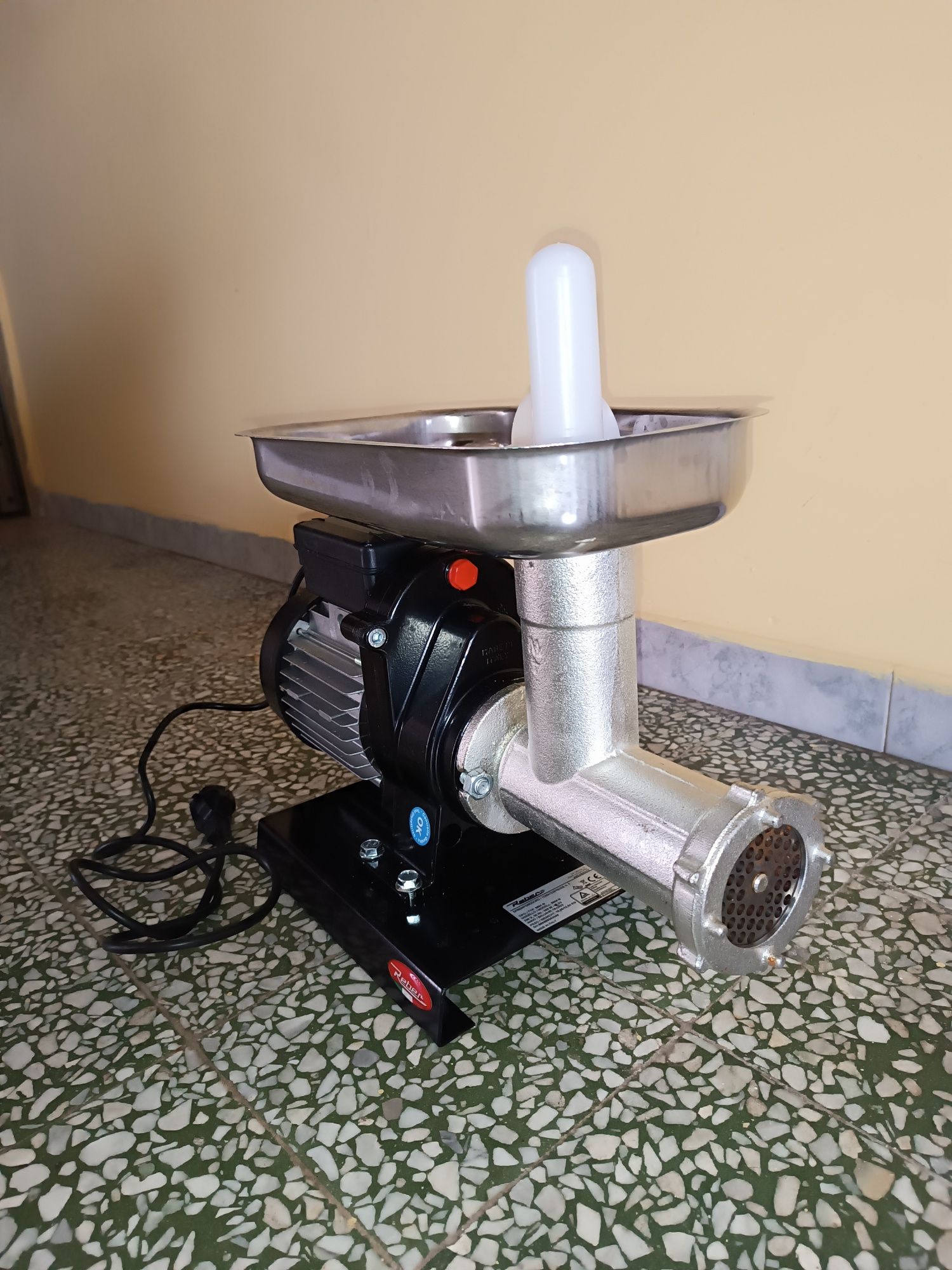 М'ясорубка Reber N.12 0.4HP (500W).