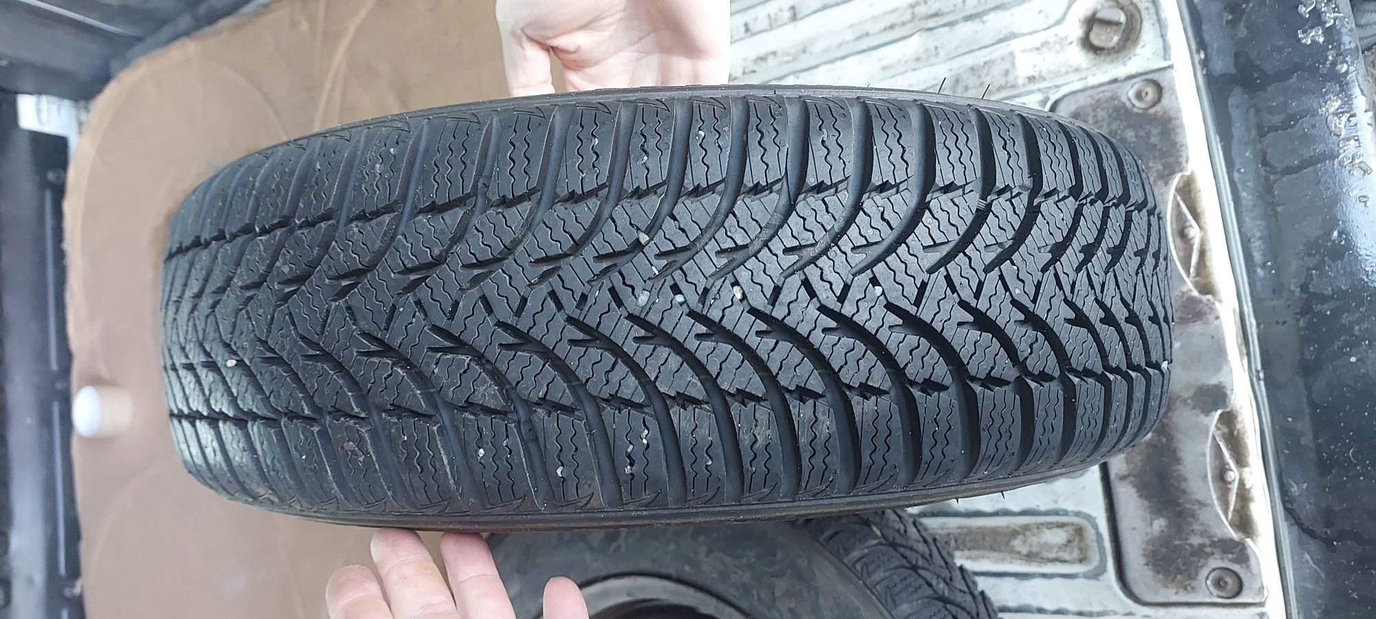 Продам 2 шини з дисками ланос 4×100 шини 175/70 R133