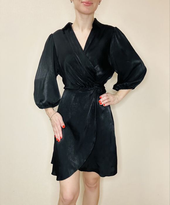 Чорна сатинова сукня м (38) розміру