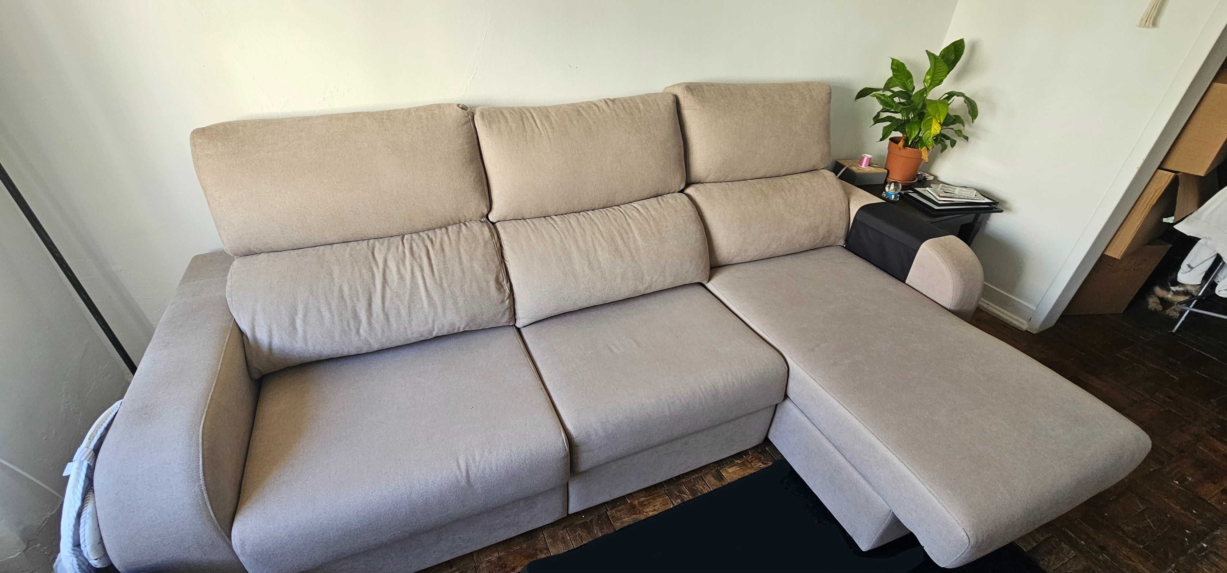 SOFA-CAMA NOVO, NÃO TEM 1 ANO DE USO