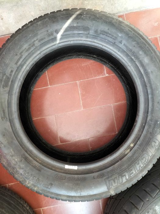 Pneus R17 (r16,r14) ler descrição.