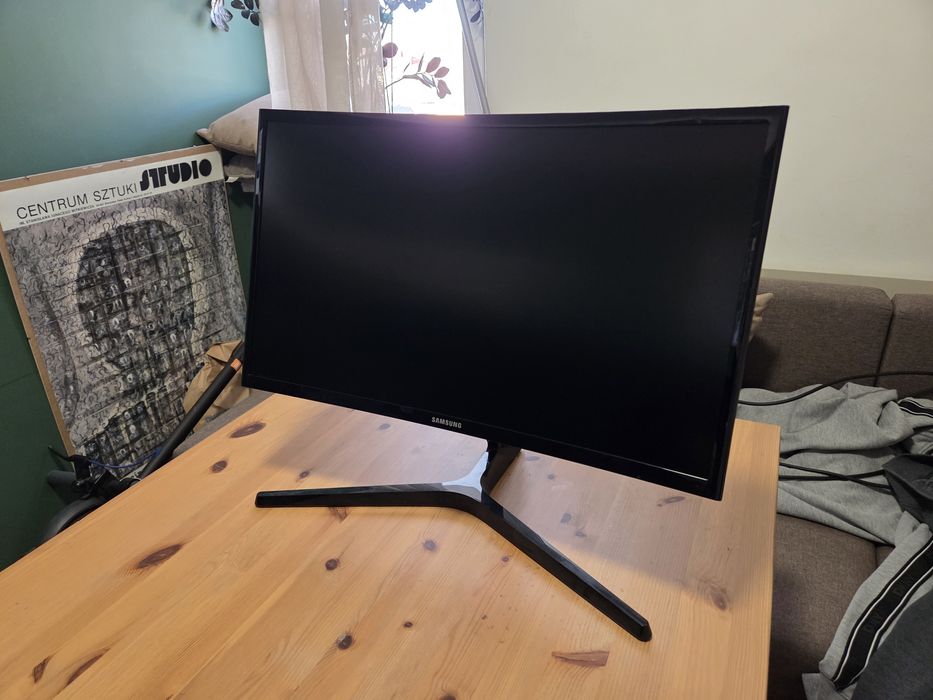 monitor Samsung C24RG50FQU zakrzywiony 144 Hz Freesync