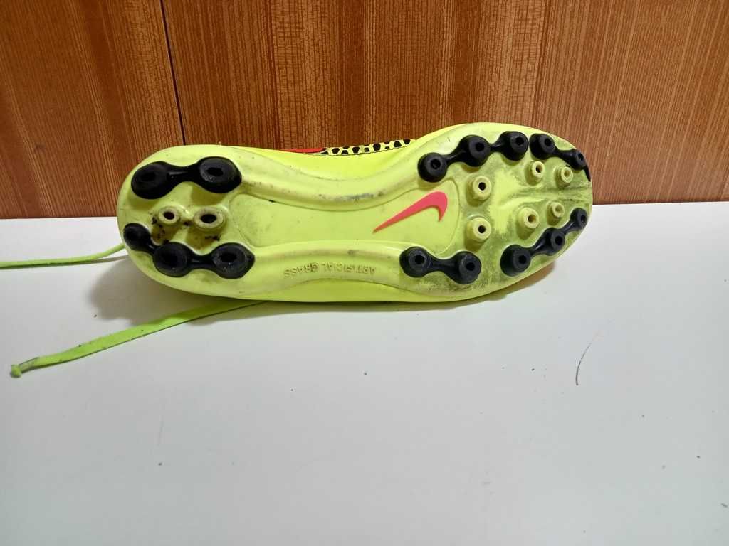 NIKE Magista - korki, sztuczna trawa, rozmiar 37,5