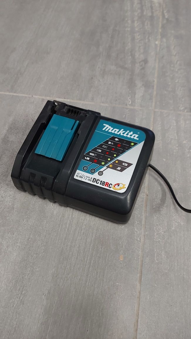 Ladowarka Makita DC18RC
