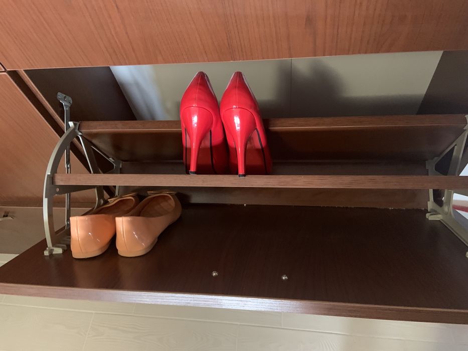 Тумбочка для зберігання взуття