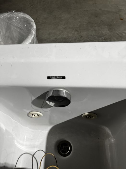 Vendo banheira Hidrobox Nova com resistência para manter temperatura.