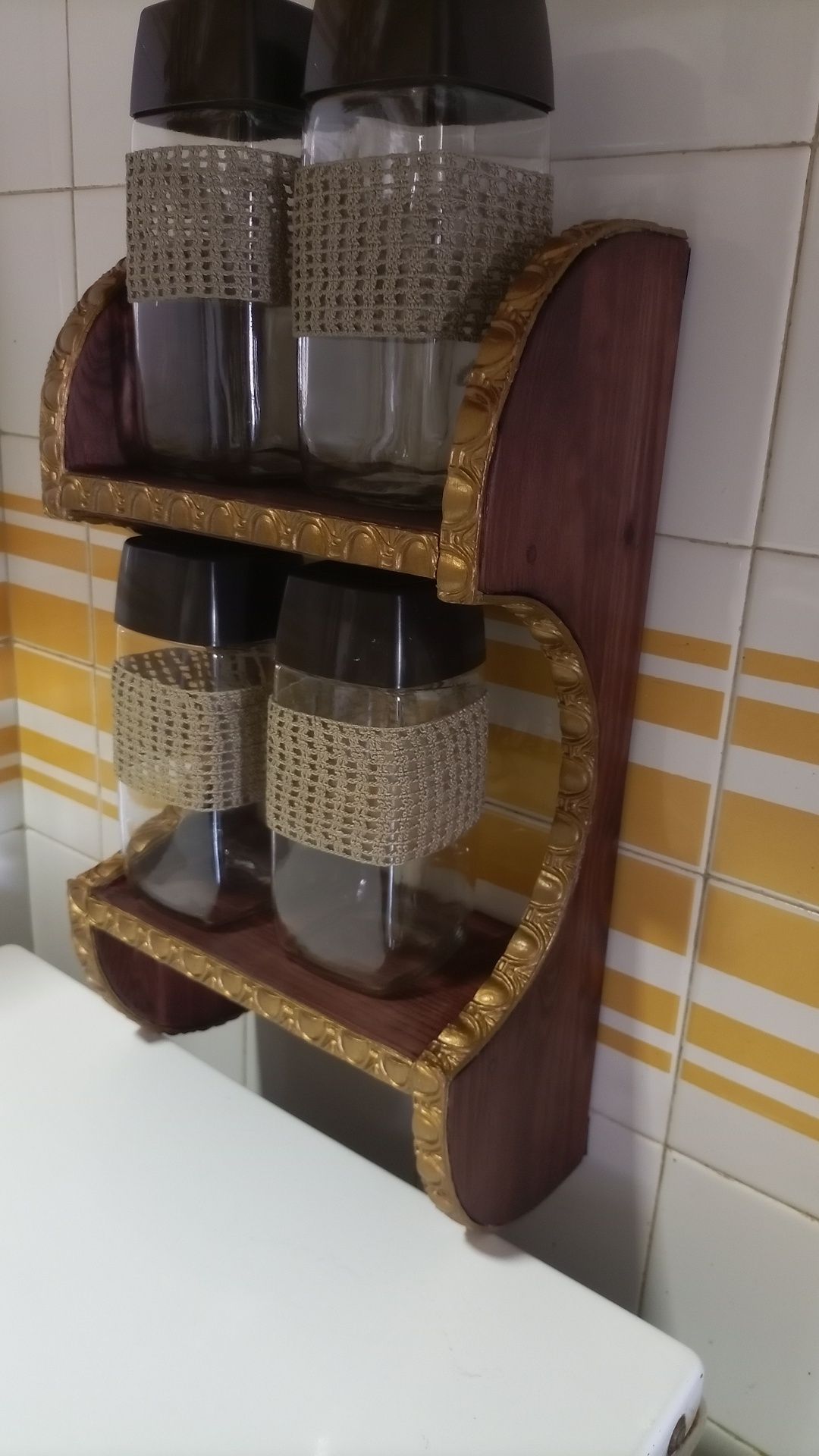 Estante pequena decorada e c/sem frascos