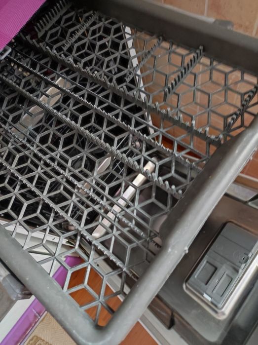 Посудомийна машина WHIRLPOOL WSFO 3O23 PF