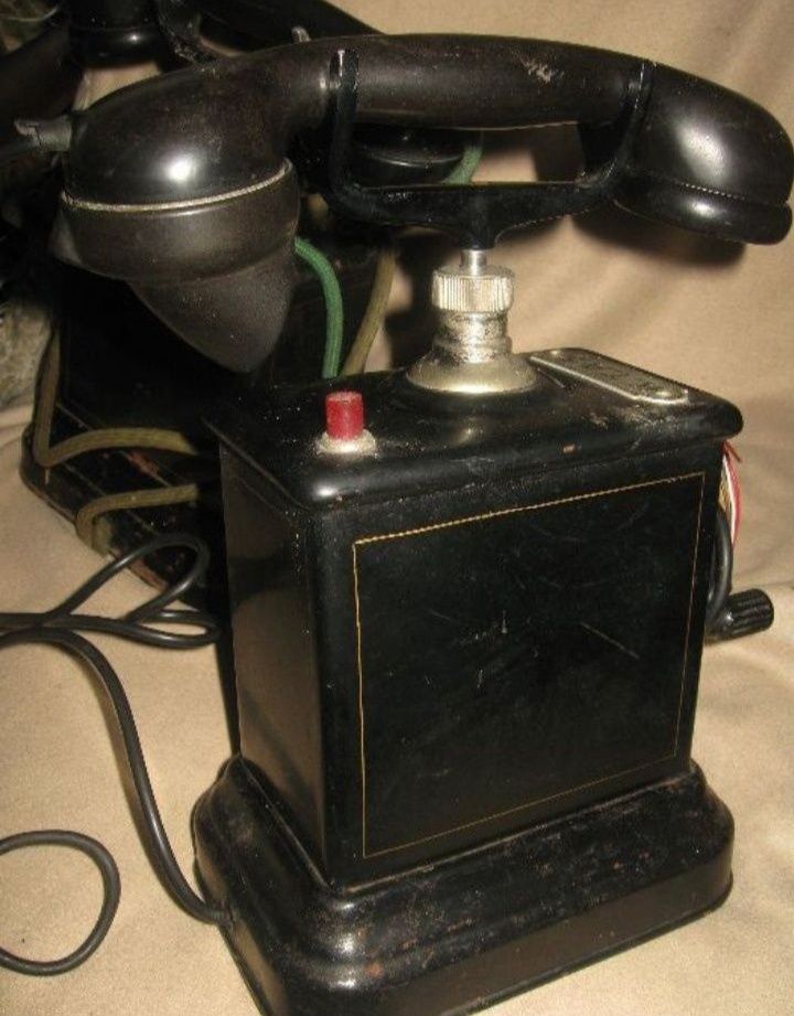 Stary zabytkowy Telefon , dwie sztuki. Okres 1wś około 1910r. Początek