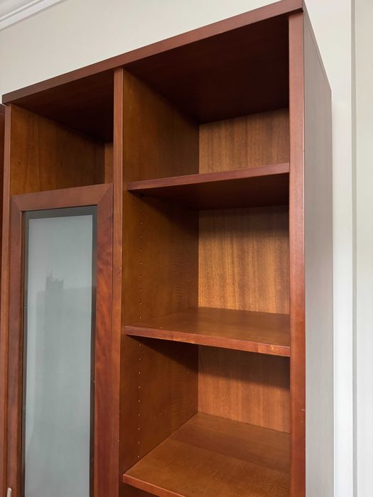 Duas Estantes/Vitrines Sala