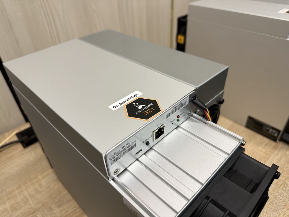 Наличие! Antminer S21 200Th (б/у) 2 шт
