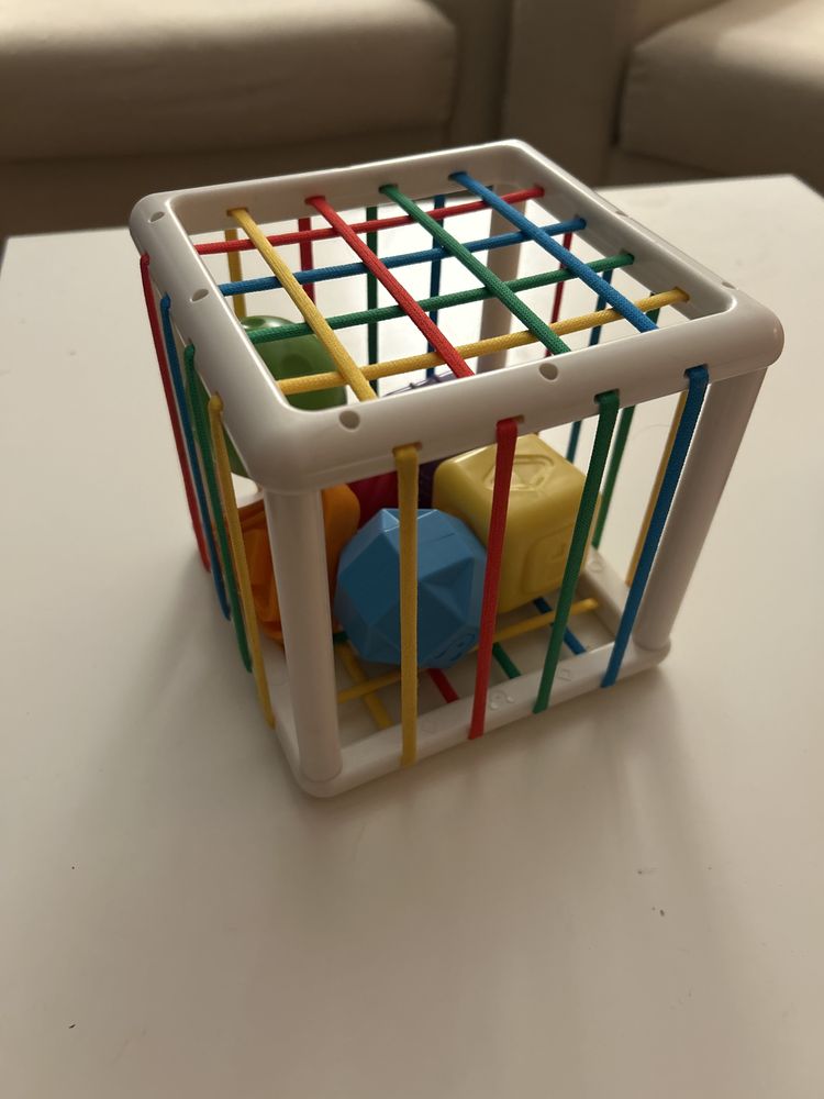 Fat Brain Toys elastyczna kostka sorter
