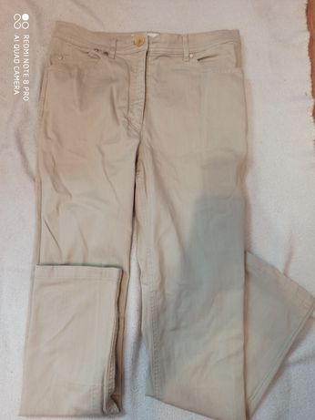 Beżowe spodnie rozmiar M