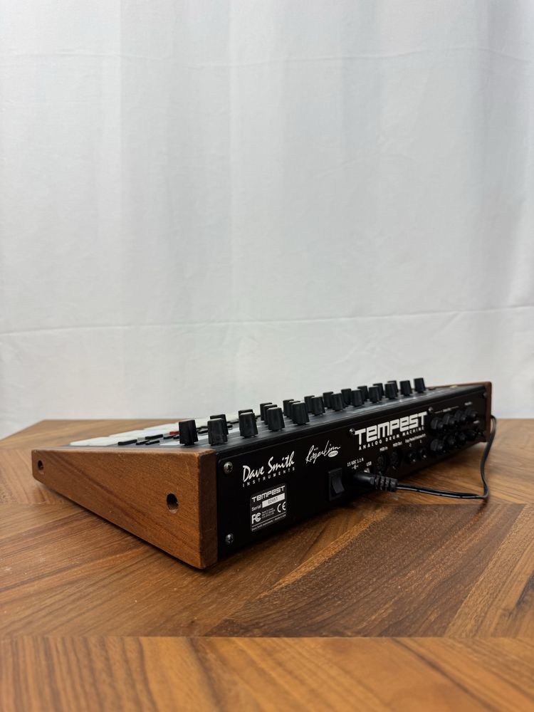 Dave Smith Tempest Analog Drum Machine automat perkusyjny