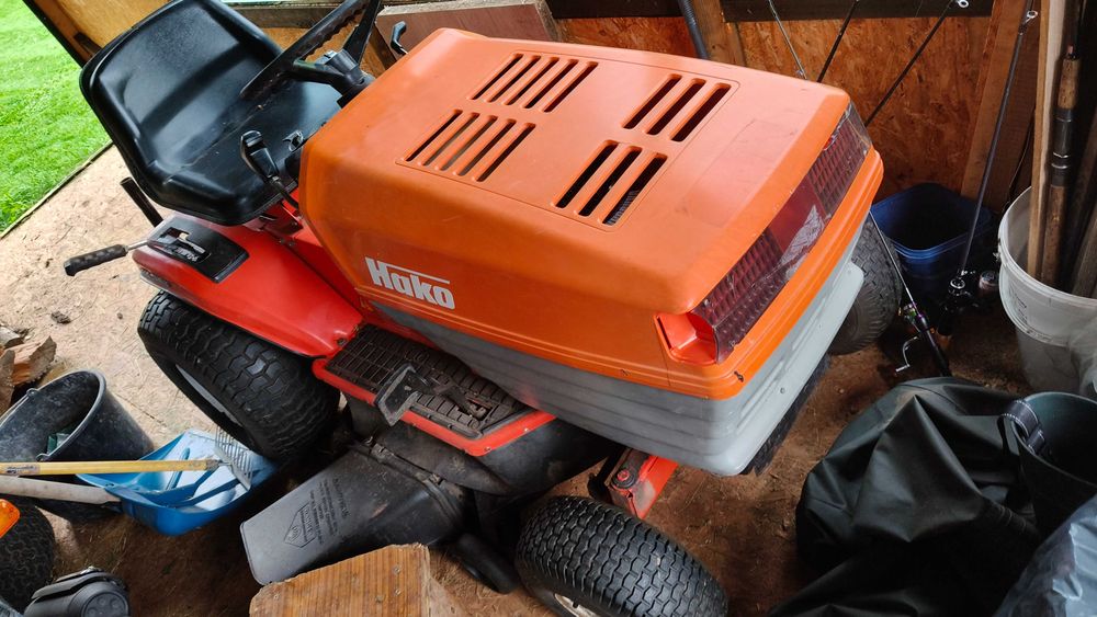 Traktorek Hako 16 HP 102 cz wyrzut boczny kosz