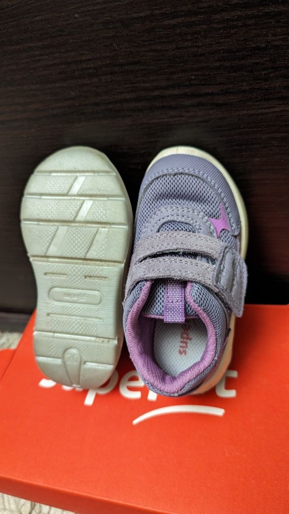 Продам дитячі кросівки для дівчинки SuperFit