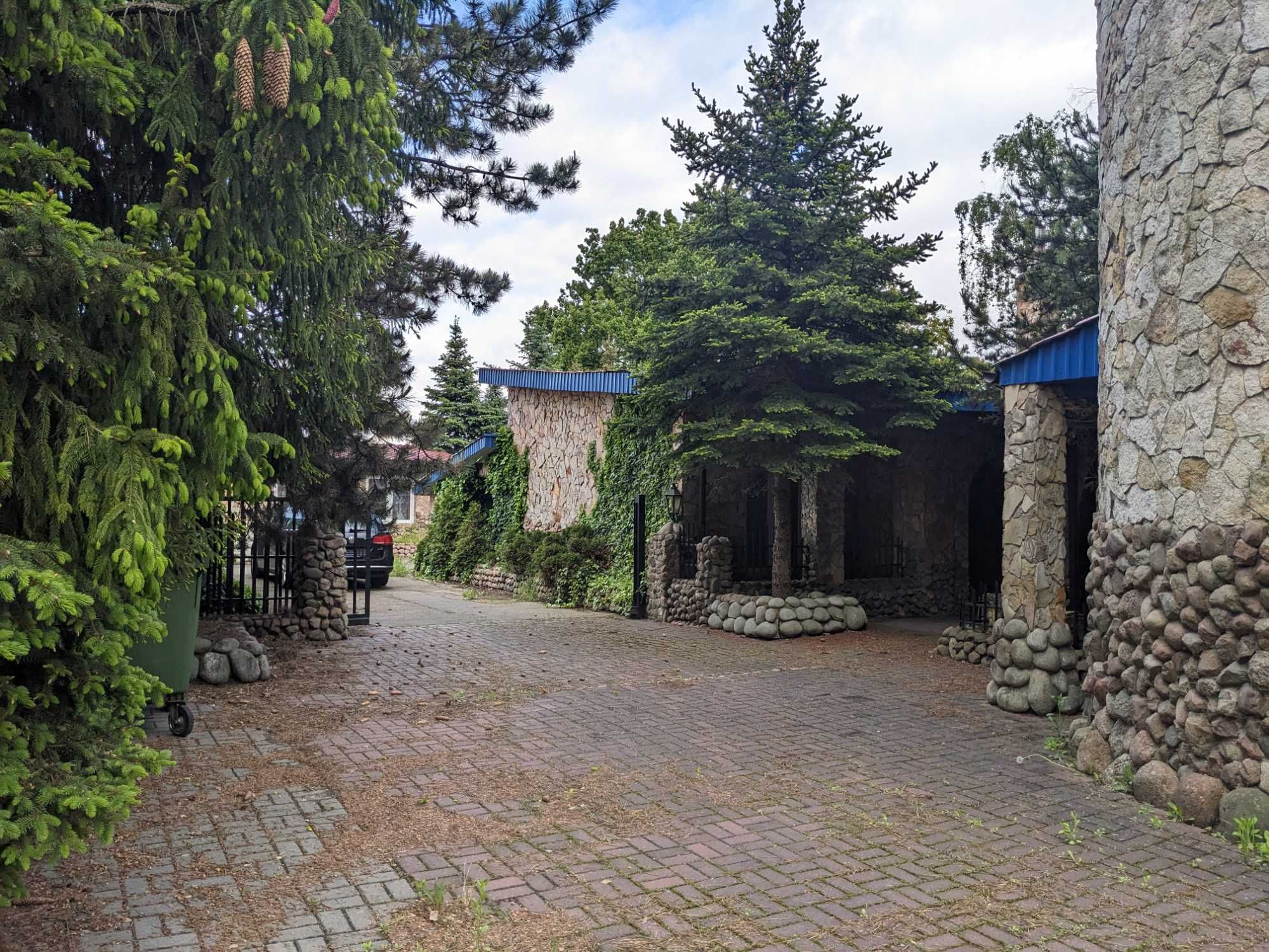 Dom , budynki gospodarcze na działce 3000 tyś m
