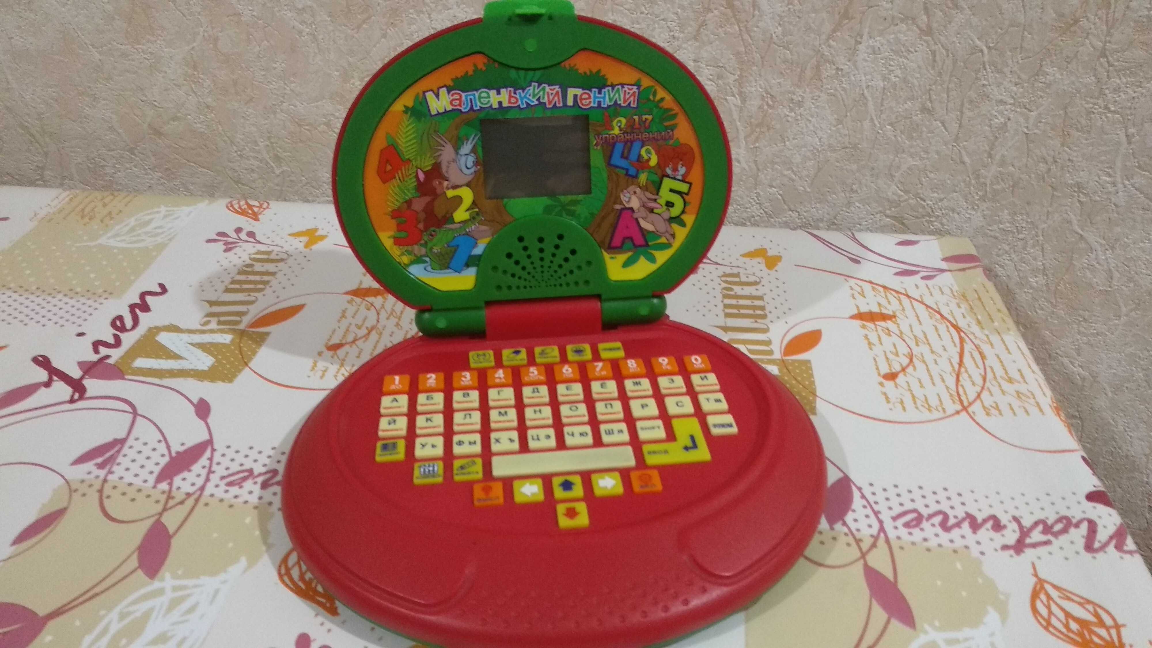 Детский компьютер "Маленький гений"