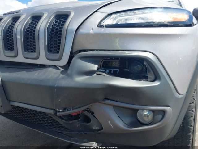 Jeep Cherokee Trailhawk 4X4 2018)