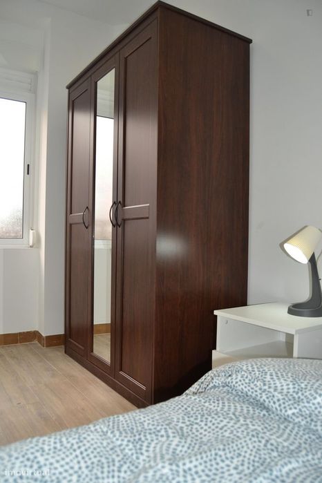 562409 - Quarto 1 - Quarto com cama de solteiro...