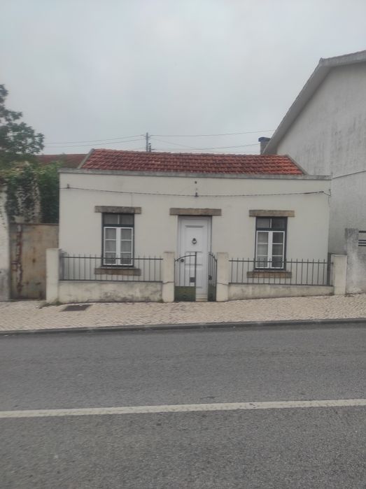 Vende-se Moradia T3 Santa Clara