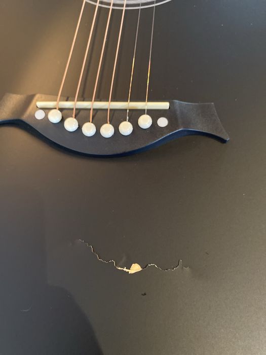 Гітара нова з дефектом