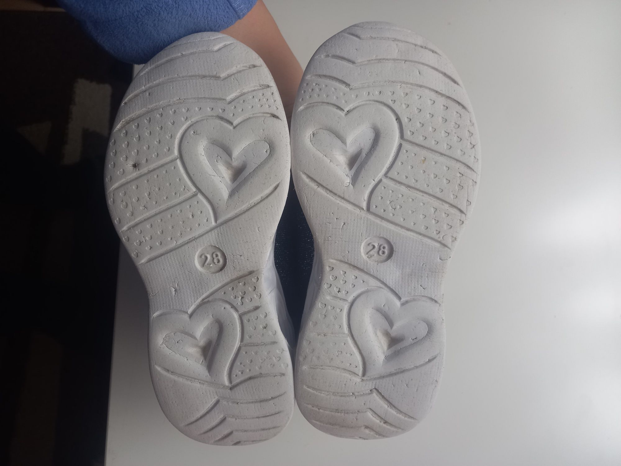 Buty dla dziewczynki 28