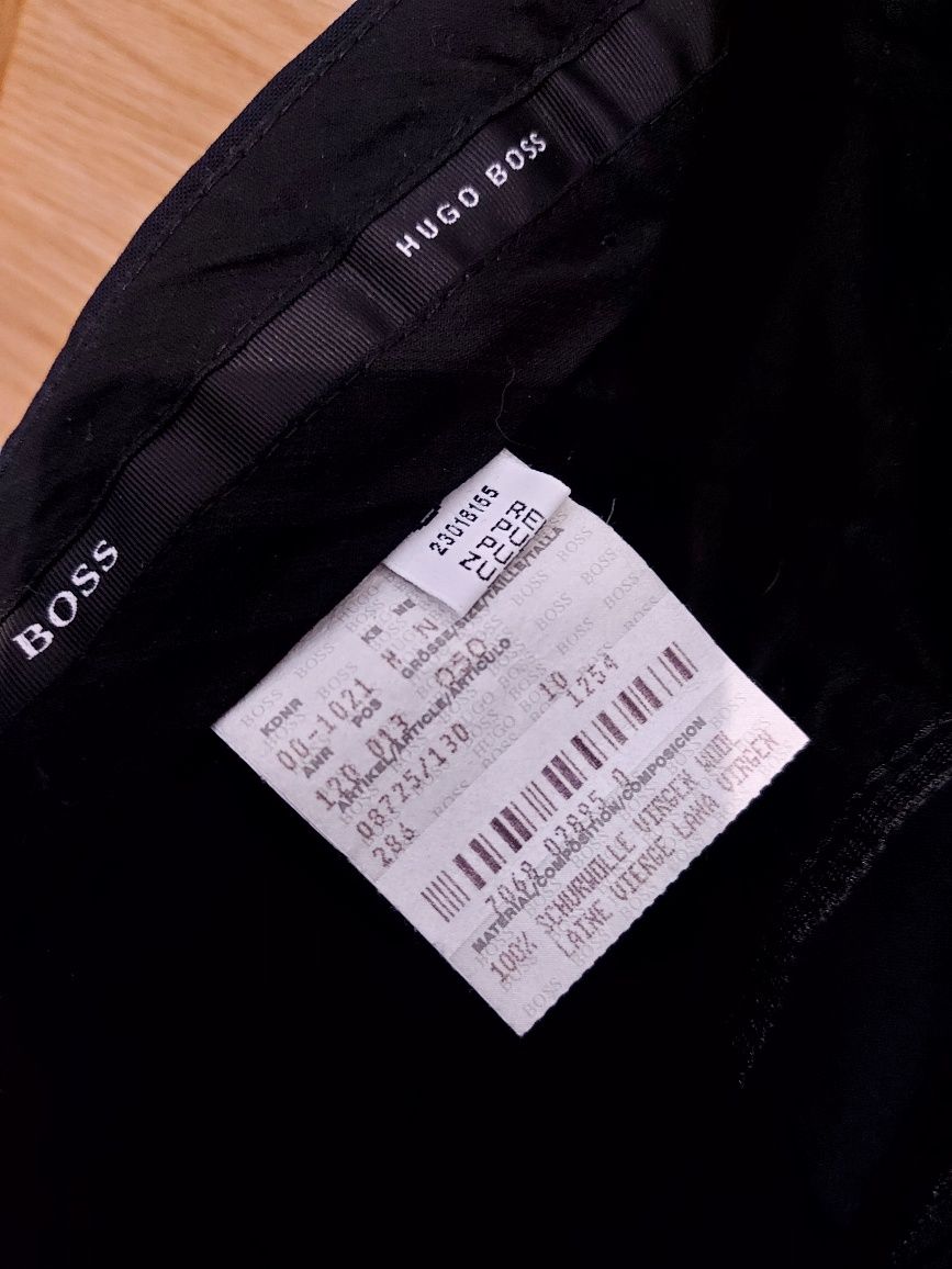 Hugo Boss męskie eleganckie spodnie na kant wełna roz  L