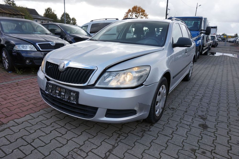 SKODA OCTAVIA II 1Z5 LIFT KOMBI 2010 9156 1.9 TDI BXE 105KM JCR SREBRNY na części