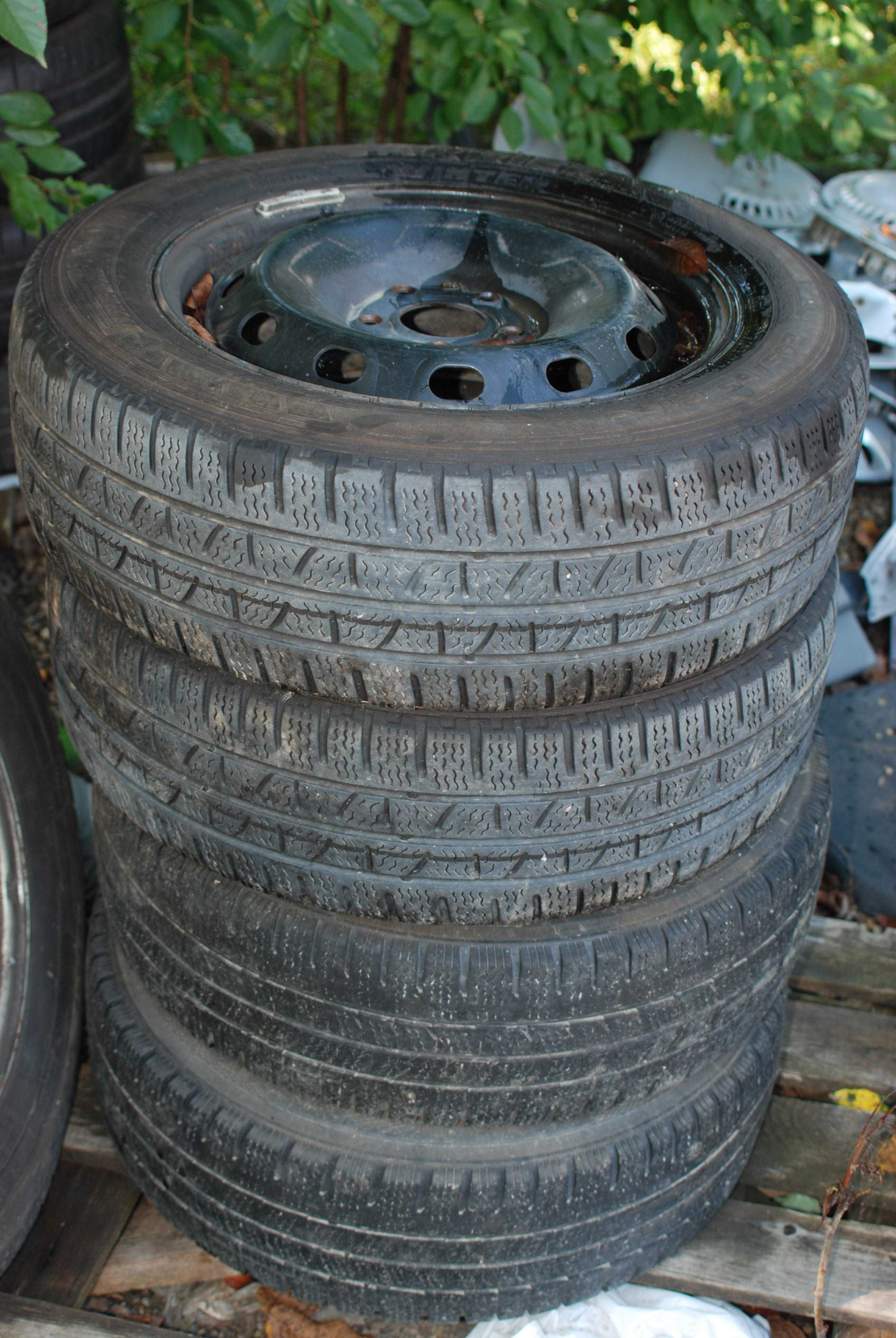 4 диска з резиною Pirelli CARRIER 205/65 R16C Reno Trafik розб.114,3