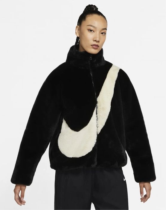 Шуба от Nike (Куртка женская Nike Sportswear Jacket Black)