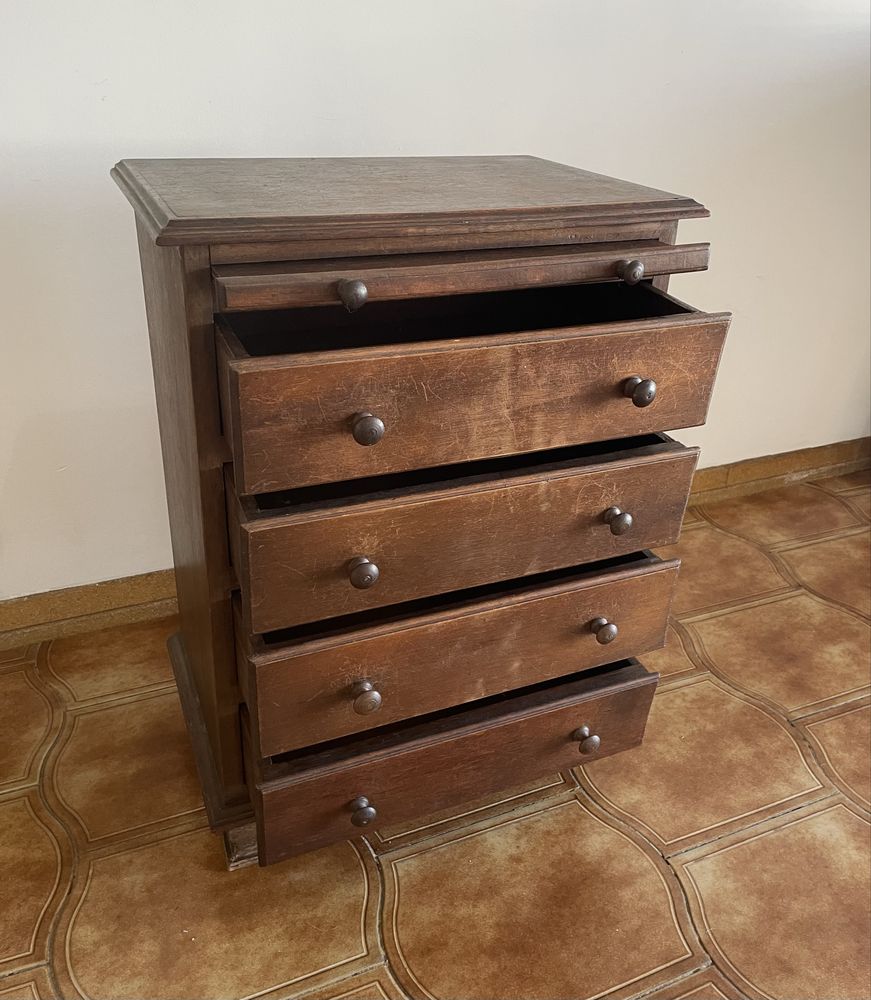 Mesa de cabeceira em madeira maçica com 5 gavetas (boa para restauro)