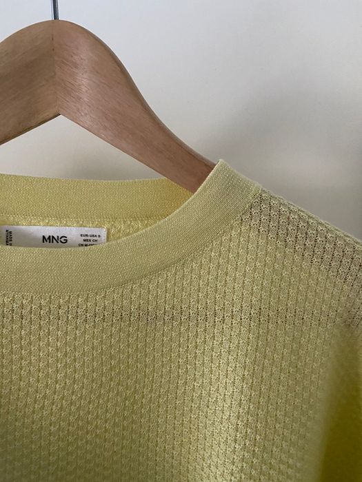 Camisola amarela da Mango