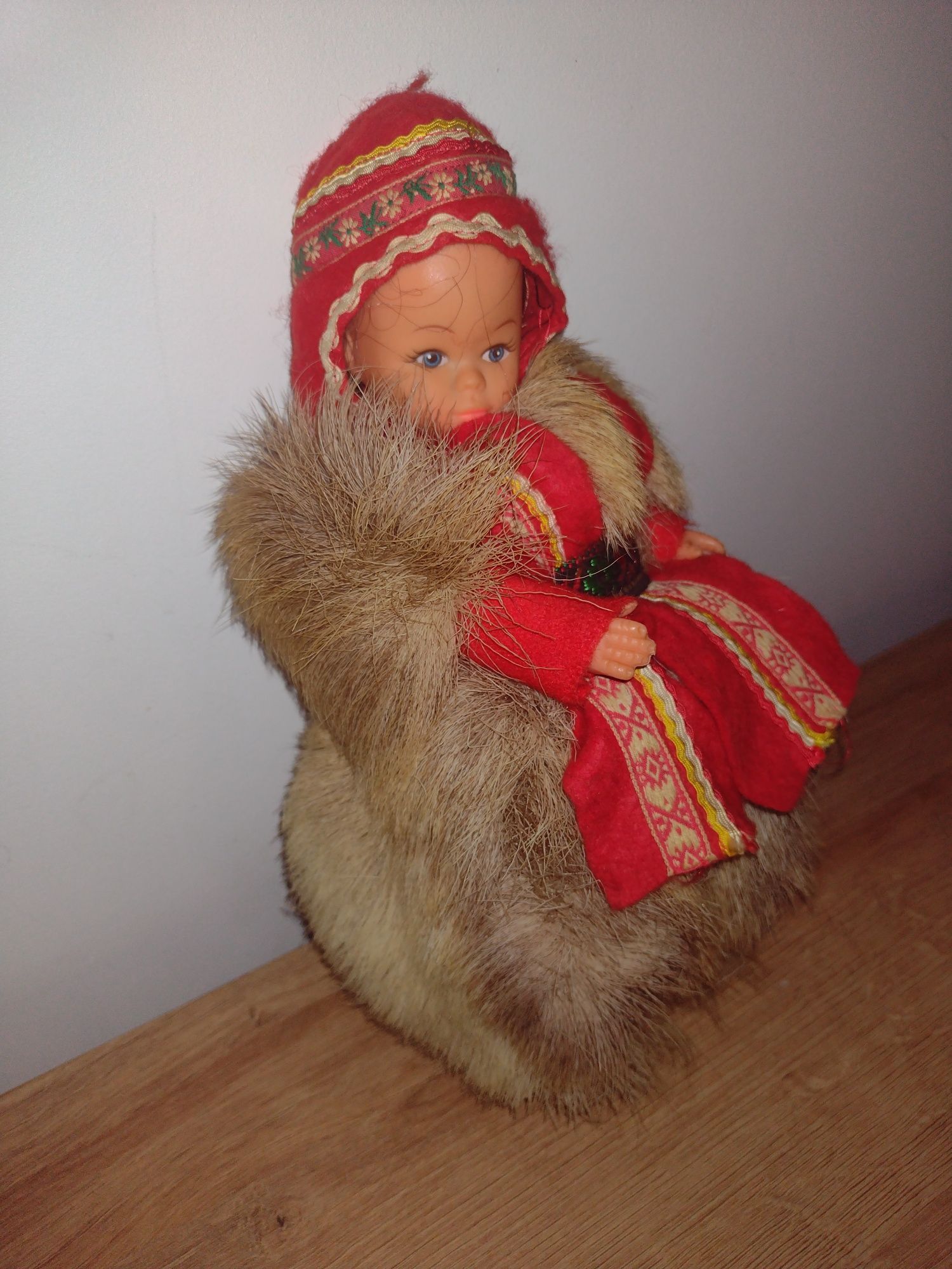 Rzadka lalka Eskimos vintage w futrze renifera dla kolekcjonera