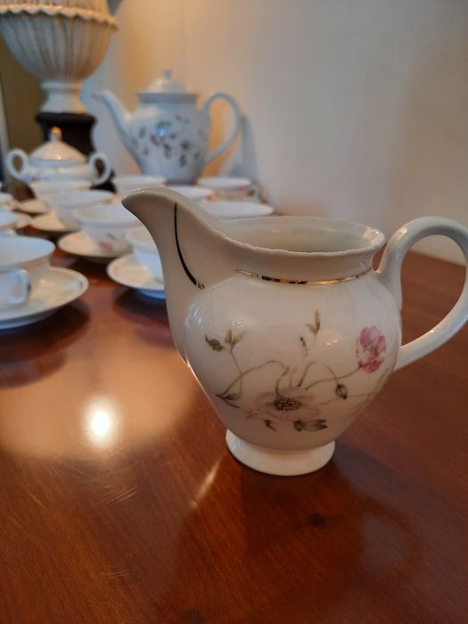 Serviço de café antigo mas impecável e completo da marca Vista Alegre
