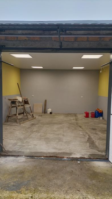 Гараж з ремонтом, централізоване опалення.