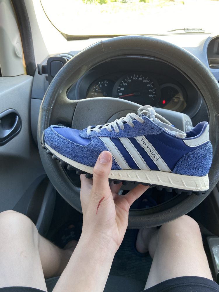 Продаю кросівки adidas trx vintage