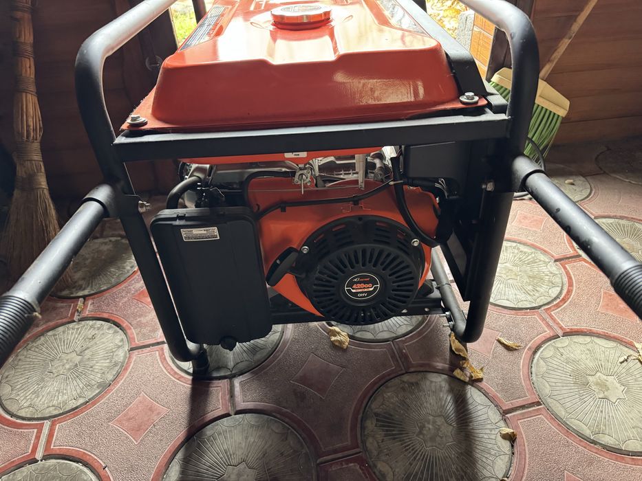 Бензиновий генератор STRONG ST-600E