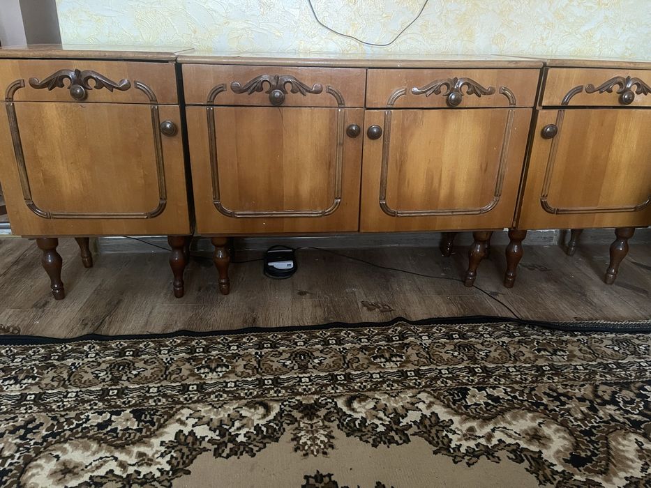 Тумбочки деревʼяні