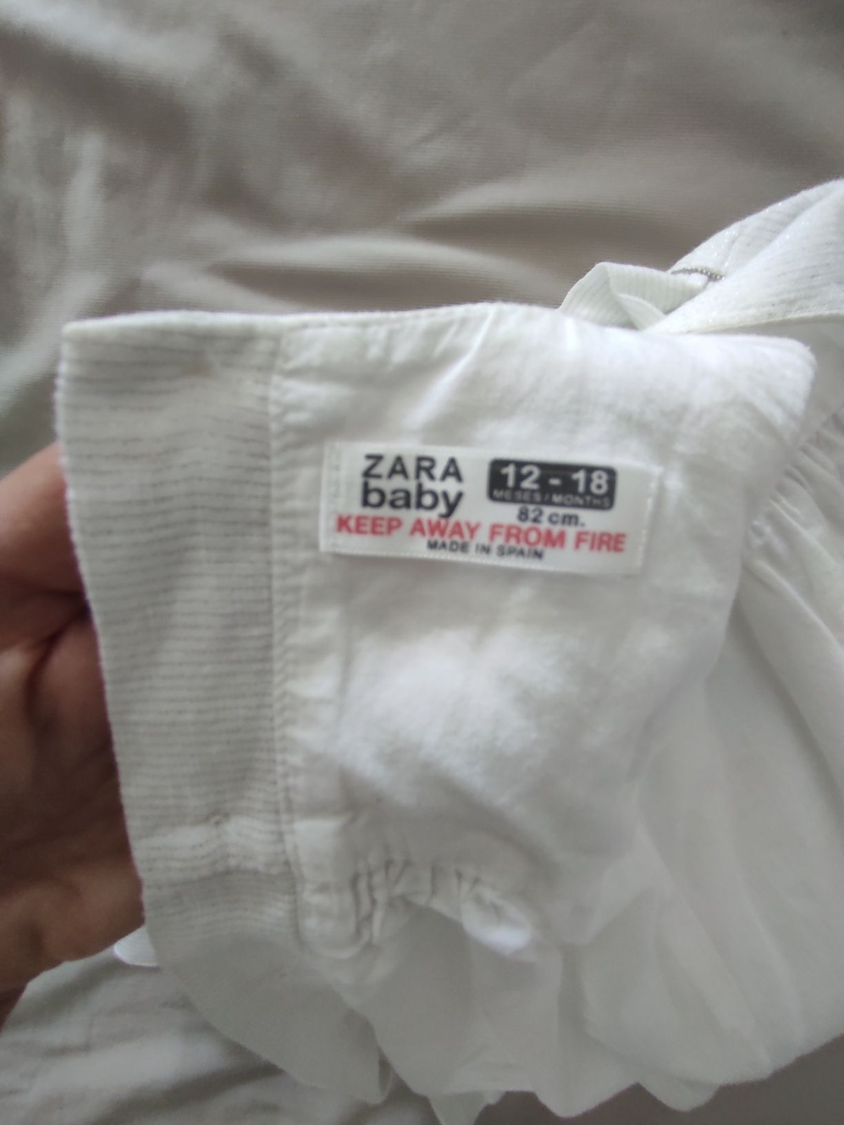 красива святкова сукня Zara 12-18 міс