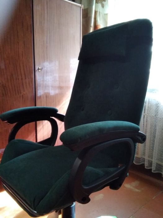 Кресло руководителя новый материал в рабочем состоянии