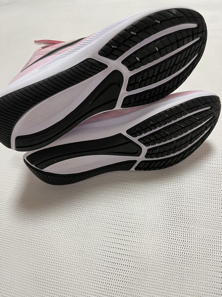 Кросівки Nike , р. 35