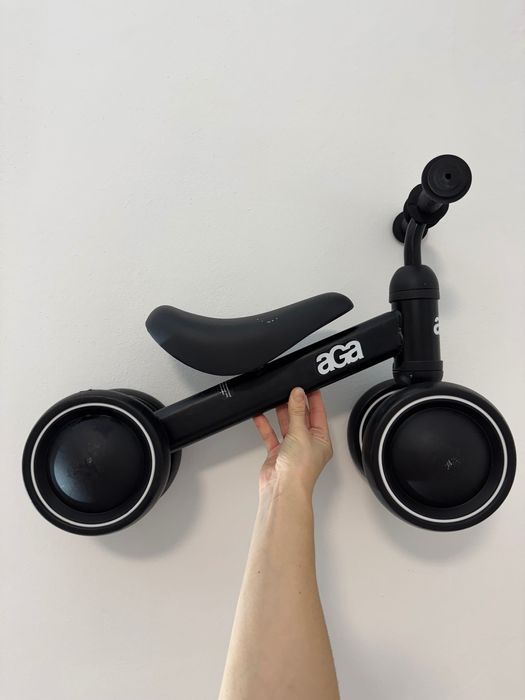 Чорний дитячий біговел AGA