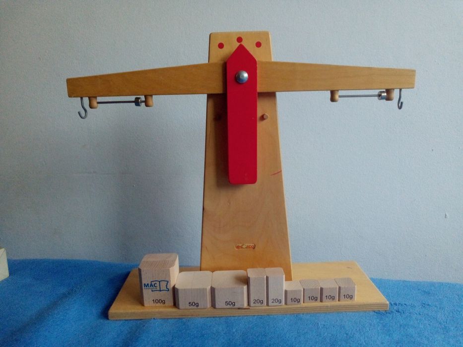 waga drewniana odważniki zabawka edukacyjna