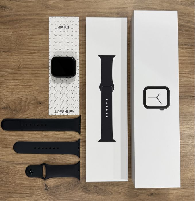 Apple Watch 4  44mm  Space Gray