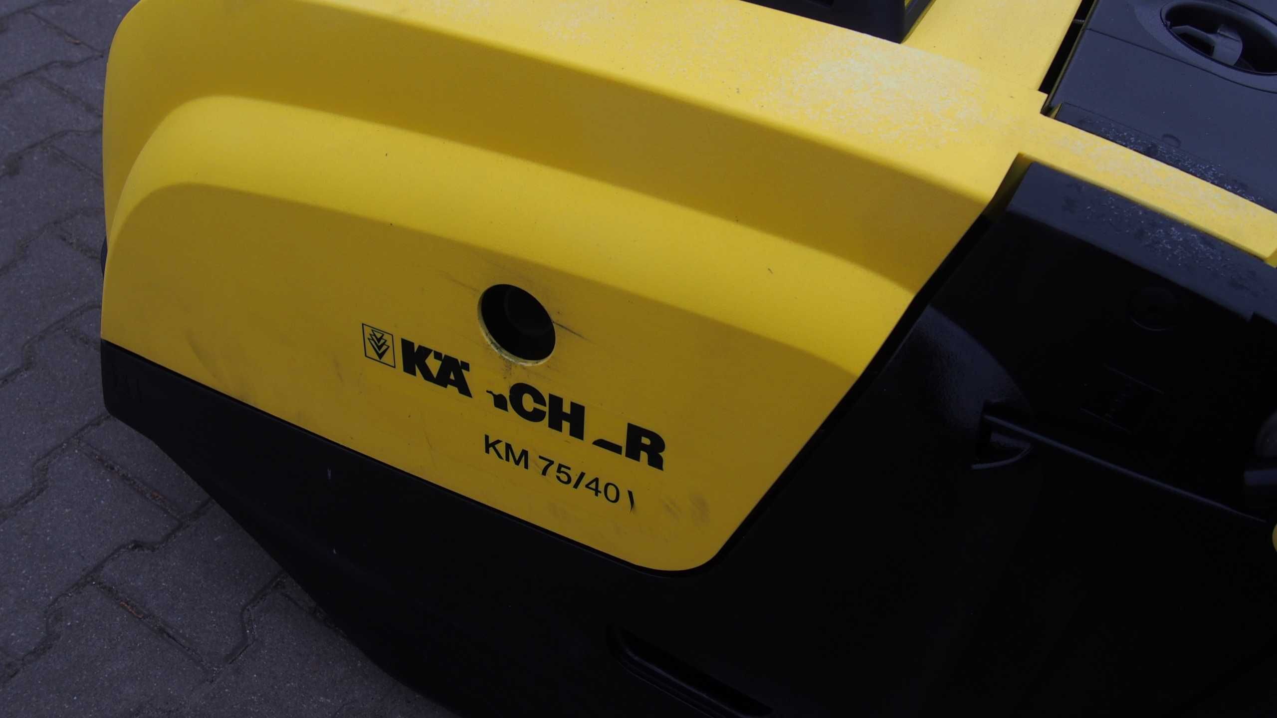 Karcher Professional KM 75/40 w zamiatarka spalinowa Honda