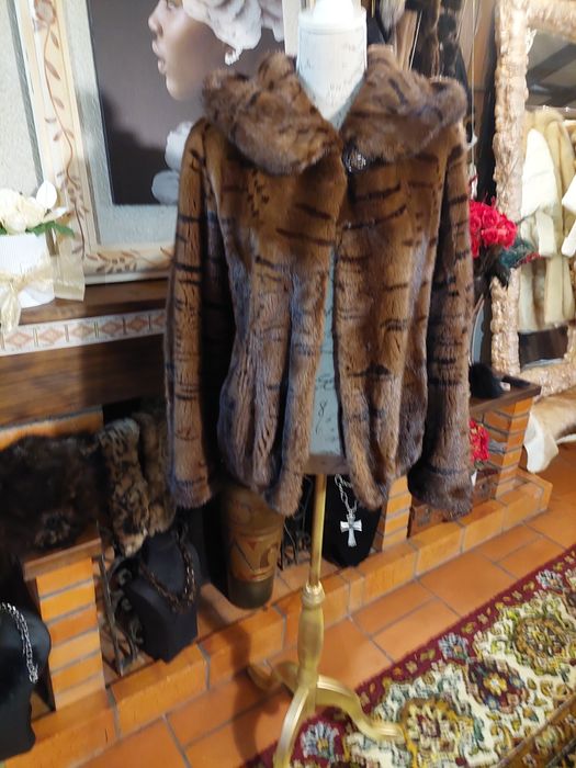 Casaco em pêlo vison com capuz