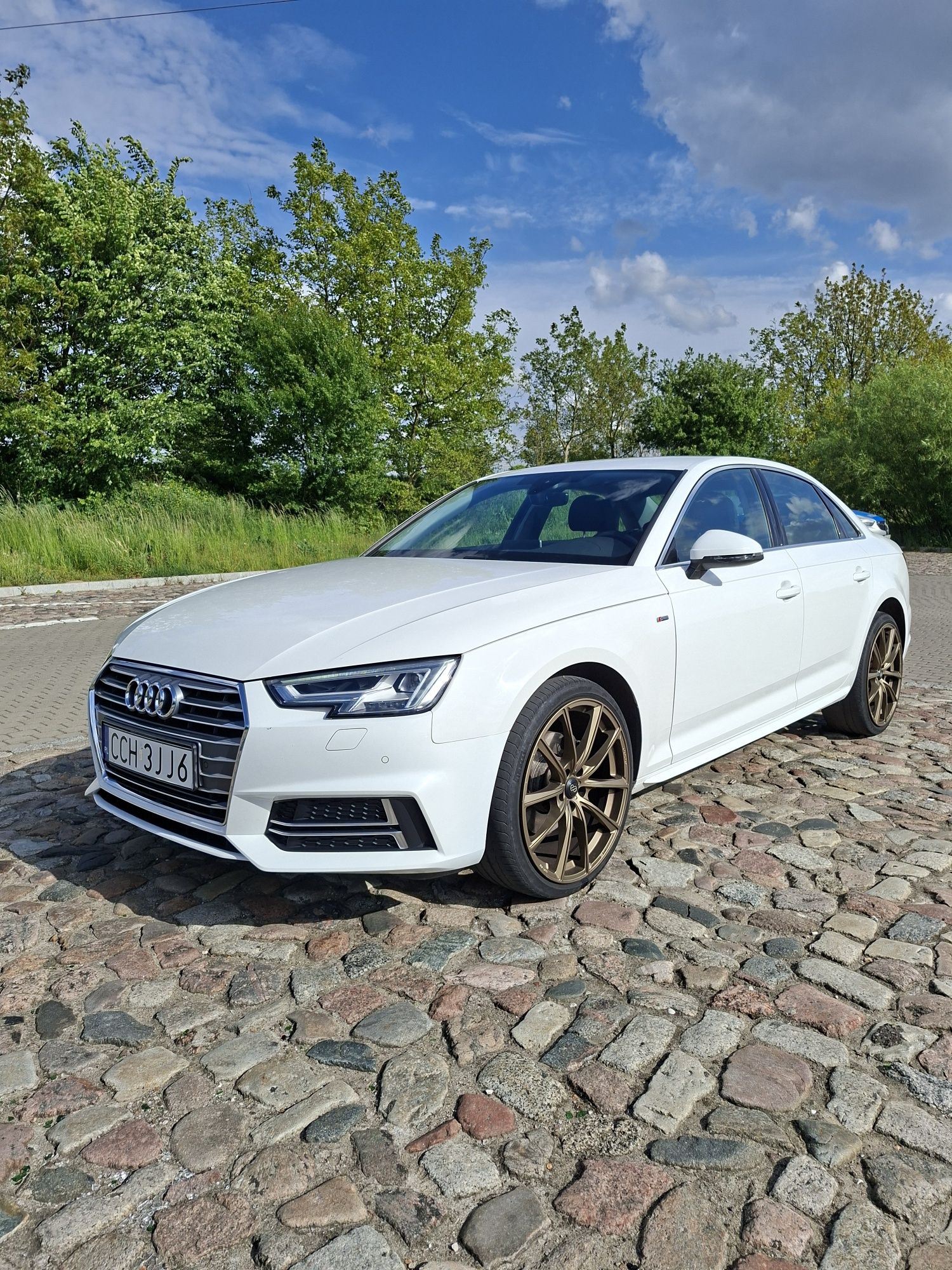Audi A4B9 S-line 2018r 2.0D 150km